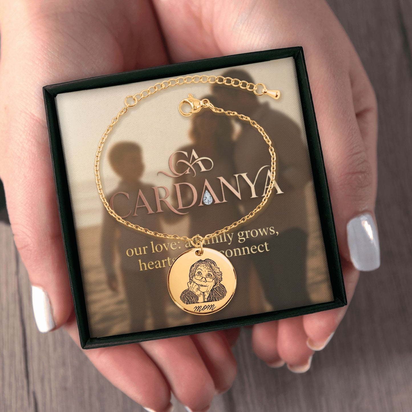 Timeless Mom | Hand-Drawn Portrait Chain Bracelet